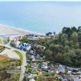 Primary image1By The Beach,Deviock飯店