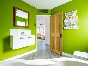 อื่นๆ 4 By The Beach