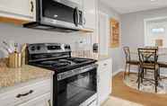 Others 7 Spacious 3 Bedroom Home With Full Kitchen - Minutes From ATL Airport! 3 Home by Redawning