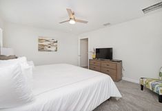 Others 6 Storey Lake Home In Amazing Resort With Lazy River 4 Bedroom Townhouse by RedAwning