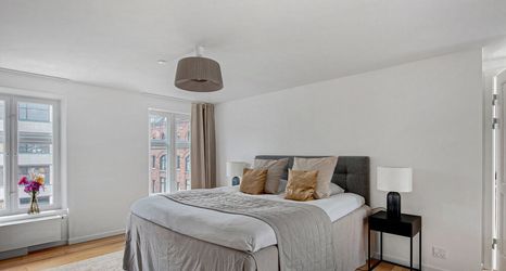 Lain-lain 2 Sanders Regent - Chic 3-bdr Apt With Balcony