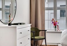 Lain-lain 7 Sanders Regent - Chic 3-bdr Apt With Balcony