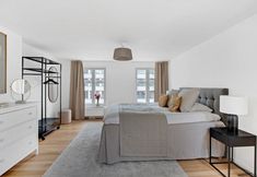 Lain-lain 3 Sanders Regent - Chic 3-bdr Apt With Balcony