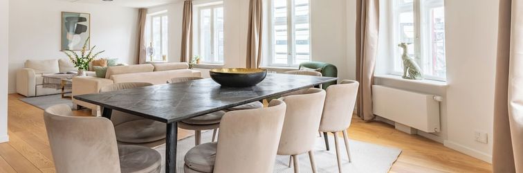 Lain-lain Sanders Regent - Chic 3-bdr Apt With Balcony