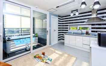 อื่นๆ 4 White Black Pension in Geoje Island