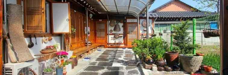 อื่นๆ Jeonju Gyodong Oegatjip Hanok Pension