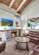 Imej utama 4 Bd Townhome Near Lake Tahoe Shore With Shared Outdoor Pool & Hot Tub 4 Bedroom Townhouse by Redawning