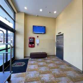 Lobby 1 Super 8 by Wyndham Brooklyn Williamsburg, Aqueduct–North Conduit Avenue Hotels