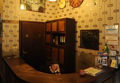 Others 2 Hostel Deco