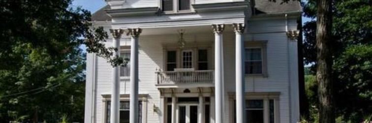 Others The Queen of the Catskills B&B