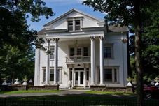 Others The Queen of the Catskills B&B