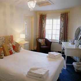 Room 1 The White Hart Arkells Pub Group, Khách sạn Oakley