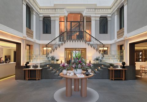 기타 H10 Urquinaona Plaza