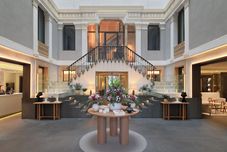 기타 H10 Urquinaona Plaza