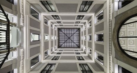 기타 2 H10 Urquinaona Plaza