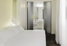 기타 4 H10 Urquinaona Plaza