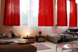 其他 4 Hotel Black & White