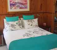 Others 6 Bed in the Treetops Bed & Breakfast