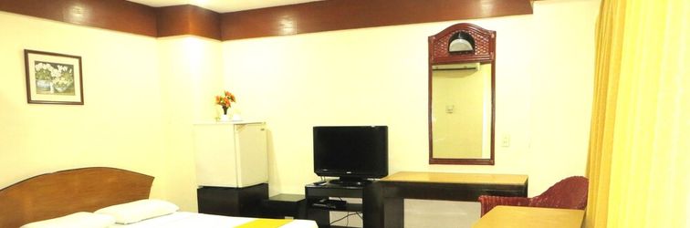 อื่นๆ Paragon Suites