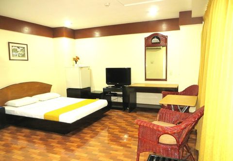 อื่นๆ Paragon Suites