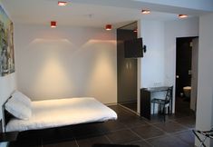 อื่นๆ 6 Hotel Grey