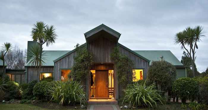 Others Whakaipo Lodge