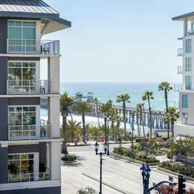 Primary image1SpringHill Suites by Marriott Oceanside Beach,Sleeping Tiger Coffees飯店