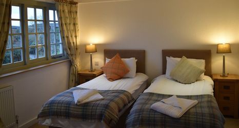 其他 2 Three Horseshoes