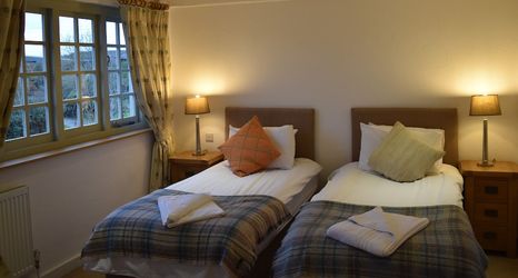 Others 2 Three Horseshoes