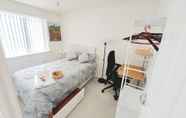 Others 3 Double Room, Full Kitchen, Smart TV, Shared Bathroom in 3-bed Home