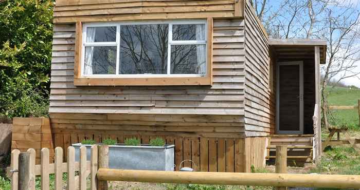 Lainnya Cosy and Rural Lodge at Goldhill Glamping