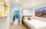 อื่นๆ 7 Modern Hotel-style Studio - Timber Creek Lodge #210 1 Bedroom Hotel Room by Redawning