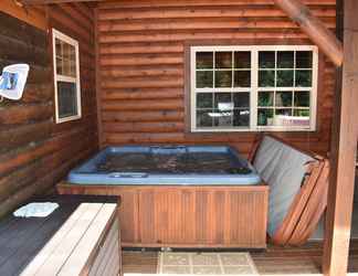 Lainnya 2 Tree Top Lodge - Gorgeous Lake Cabin With Hot Tub & Magnificent Views Of Forests And Mountains! 3 Bedroom Cabin by Redawning