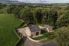 Lain-lain Beautiful Secluded 2-bed Barn With Woodfire Hottub