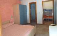 Lainnya 6 Spacious Double Room a Stones Throw From the sea