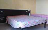 Others 7 Spacious Double Room a Stones Throw From the sea