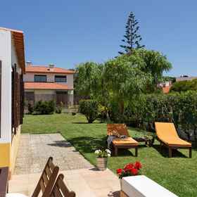 Primary image1JOIVY 3-BR Cottage w/Terrace & Garden in Colares,里斯本区別墅