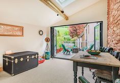 其他 6 Old Bridge Post Office