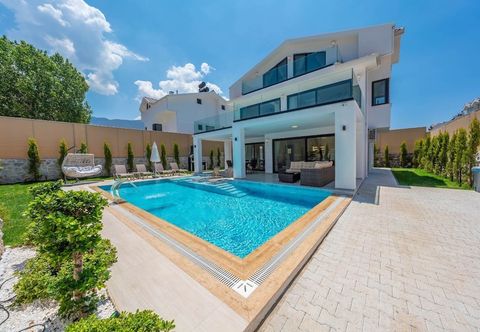 Others Luxury 4-bed Villa With Private Pool and Jacuzzi