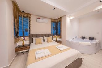 Others 4 Luxury 4-bed Villa With Private Pool and Jacuzzi