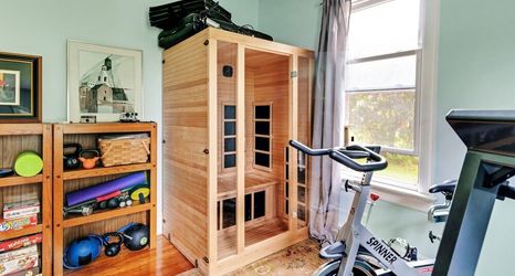 Lain-lain 2 Spacious Victorian Home With Mountain Views And Lots Of Fun Extras!! 5 Bedroom Farmhouse by RedAwning