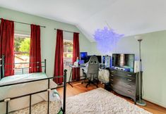 Lain-lain 7 Spacious Victorian Home With Mountain Views And Lots Of Fun Extras!! 5 Bedroom Farmhouse by RedAwning