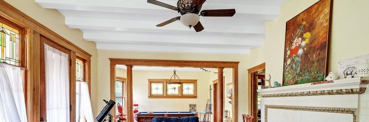 Lain-lain Spacious Victorian Home With Mountain Views And Lots Of Fun Extras!! 5 Bedroom Farmhouse by RedAwning