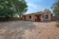 Others Casa de Lorenzo - Spacious Yard With Hot Tub and Fire Pit