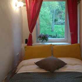 Room1Sandomil 河灘小屋,奥利维拉杜奥斯皮塔尔技术与管理学院飯店