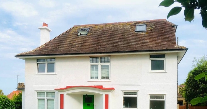 Others Inviting 5-bed House in Eastbourne