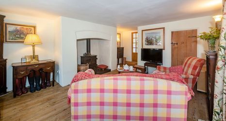 Lain-lain 2 4 Bishops Cottages