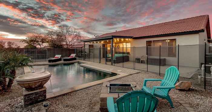 Lain-lain Relaxing 4 Bedroom Home With Sparkling Heated Pool! by Redawning