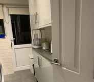 Lainnya 7 Immaculate 4 Bedroom House, Near Central London