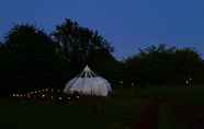 อื่นๆ 3 Stunning 1-bed Star Gazing Bell Tent Loughborough
